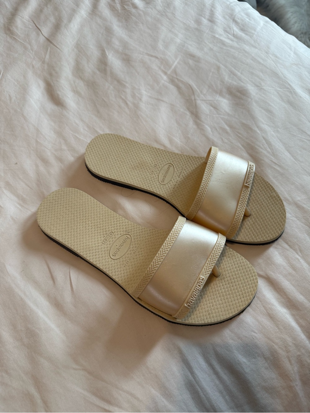 Havaianas Women's Slide Sandals in Pearl Cream hidden thong size 12